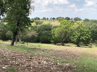 8 Old Comfort Rd, Fredericksburg, TX 78624