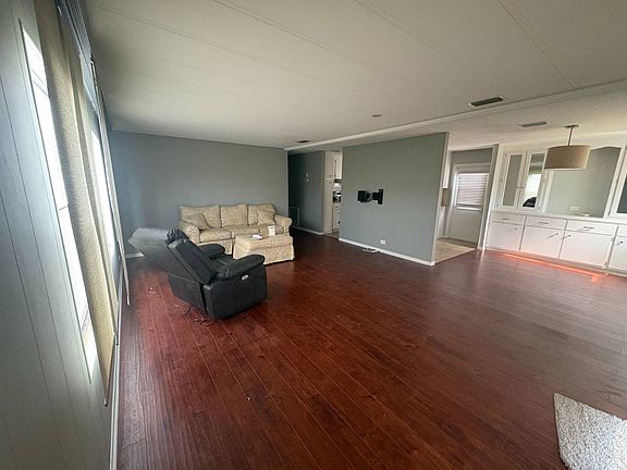 3rd image of 422 Cobia Ave