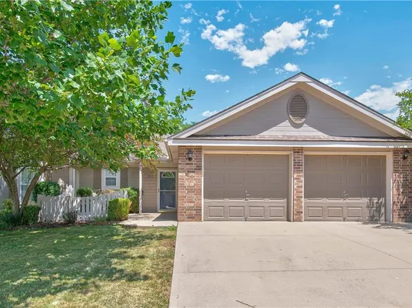709 Terry Dr, Pleasant Hill, MO 64080