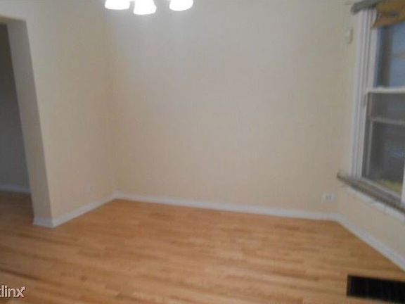 4th image of 3009 W Warren Blvd