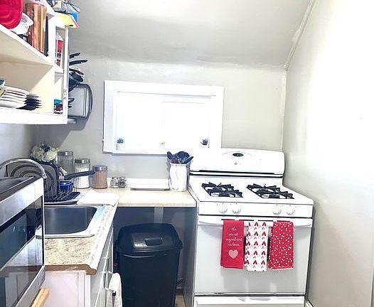 5th image of 3581 S Kinnickinnic Ave #A