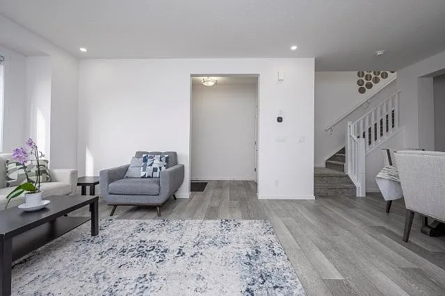 368 Yorkville Ave SW — Photo 3