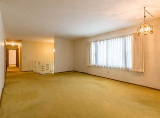 3621 N Thornwood Ave, Davenport, IA 52806