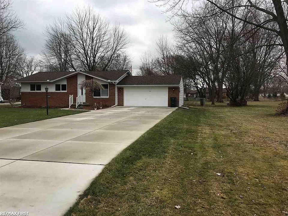 1st image of 48208 Pheasant Dr