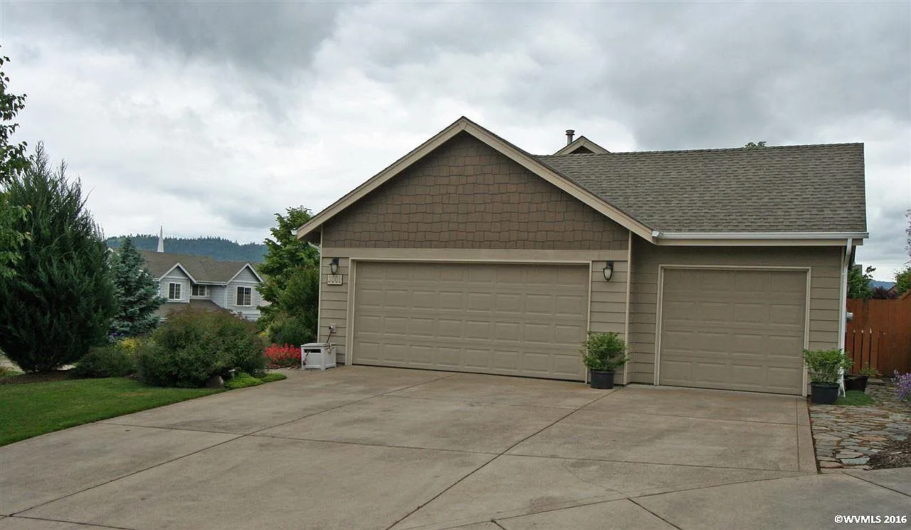 3001 Acorn Ct photo 1