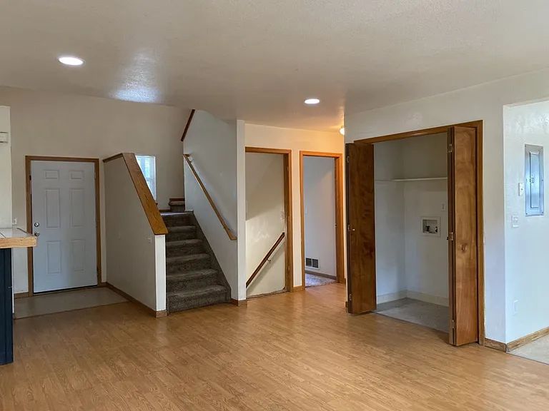 610 S Whitcomb St #B — Photo 3