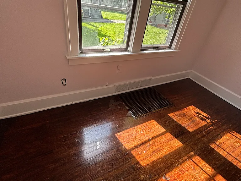 802 W La Clede Ave — Photo 5