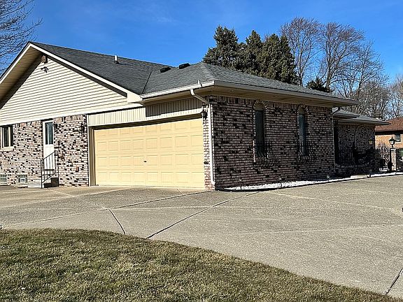 3rd image of 47621 Westlake Dr