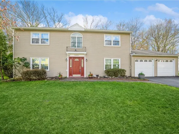 21 Newport Drive, Nanuet, NY 10954