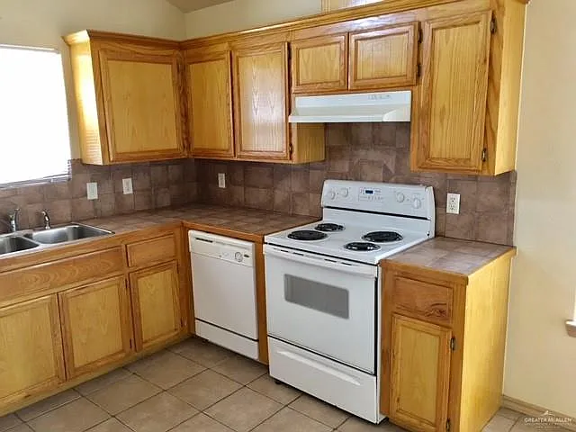 710 S Dfw Dr — Photo 3