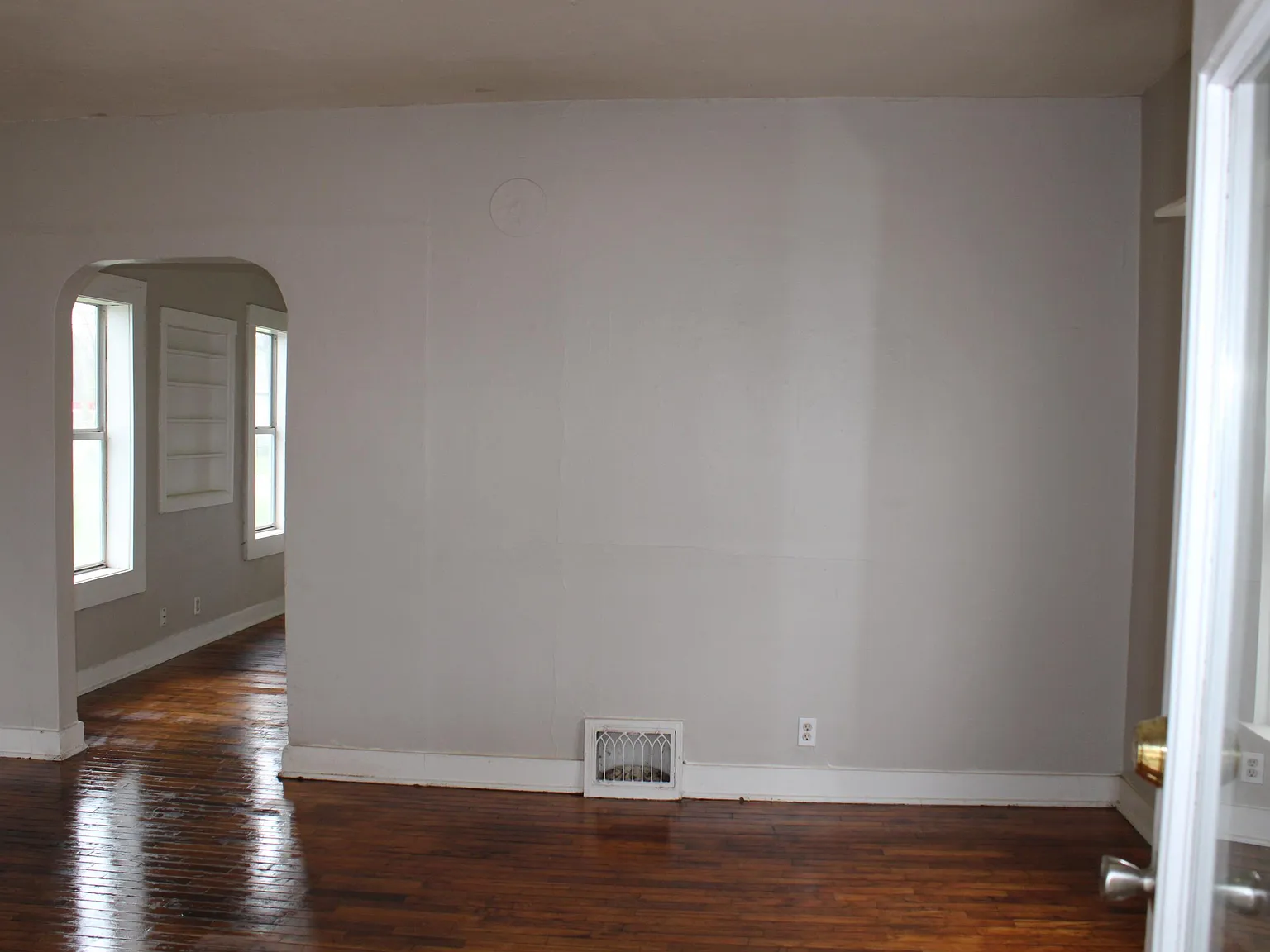 310 Seneca — Photo 2