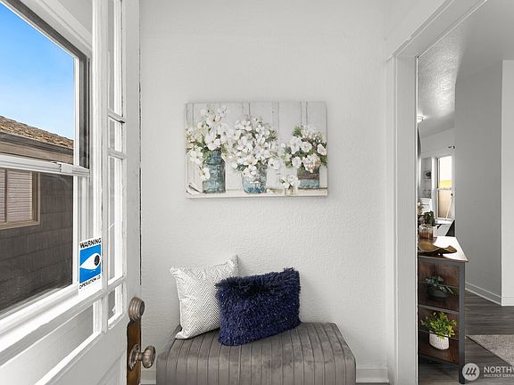 4th image of 4135 36th Ave SW