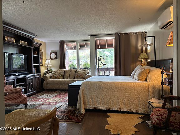 3rd image of 206 Lakeside Villa