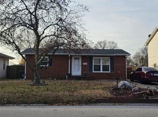 568 Park Ln, Wood River, IL 62095