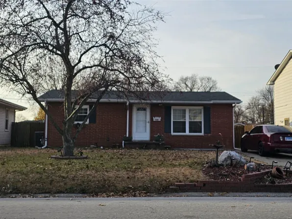 568 Park Ln, Wood River, IL 62095
