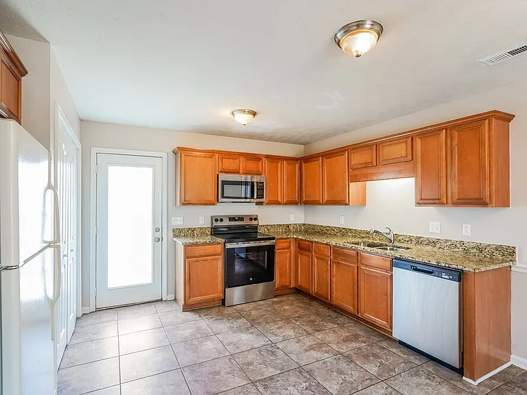 7480 Maggie Dr — Photo 8