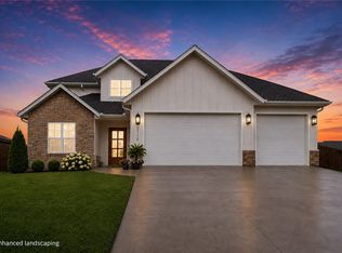 2710 S 20th St, Rogers, AR 72758