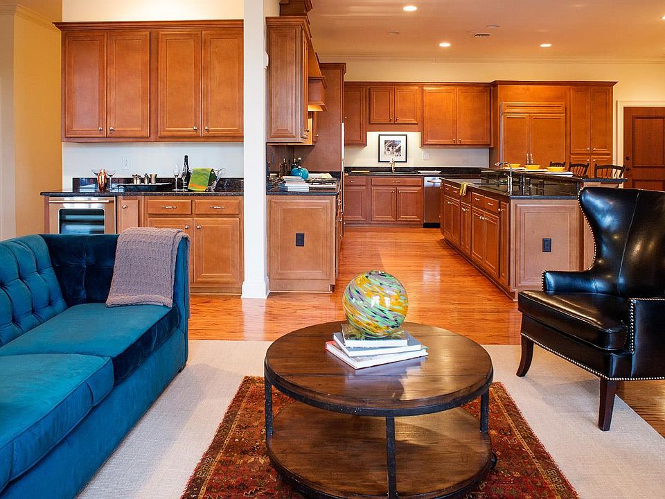 2nd image of 2411 Crestmoor Rd APT 3