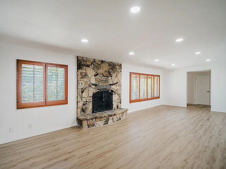 39218 Oak Glen Rd — Photo 4