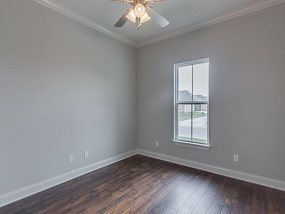 5th image of 104 Parker Ln