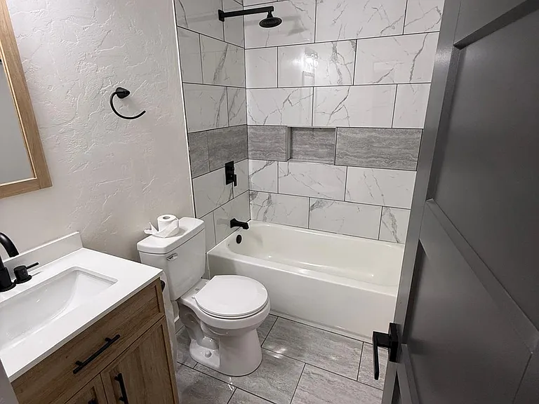 317 E Duffy St — Photo 11