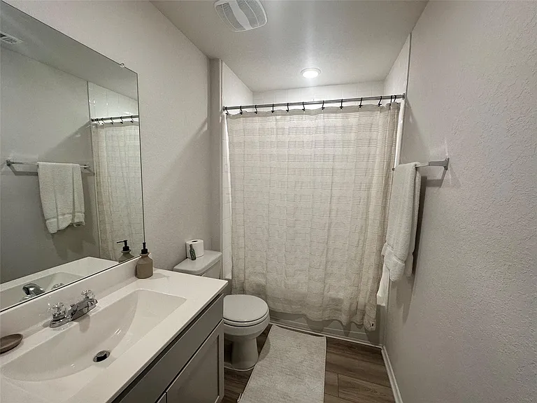 1009 Marvin Way — Photo 5