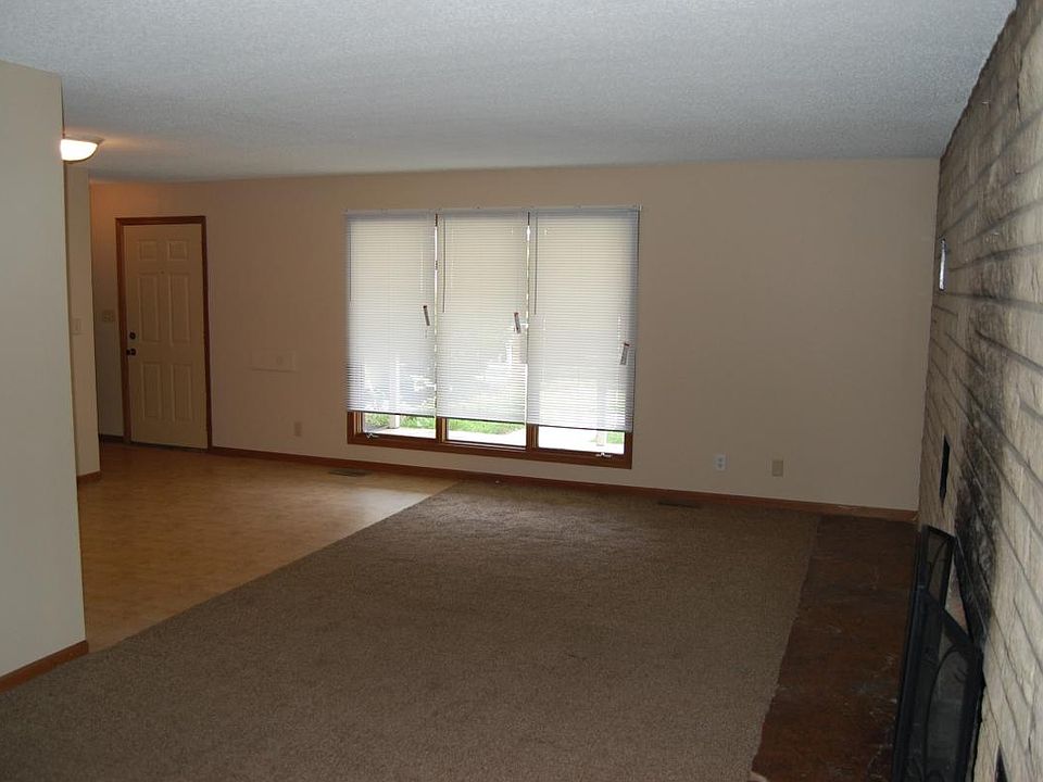 Living room 23'x11'