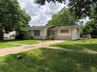 825 N Morgan St, Angleton, TX 77515