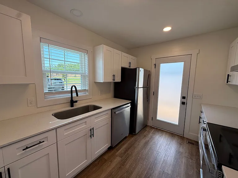 2128 Sharondale Dr #F — Photo 8