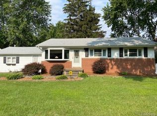 3370 Hammerberg Rd, Flint, MI 48507