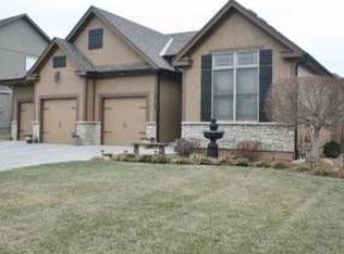 16124 S Heatherwood St, Olathe, KS 66062