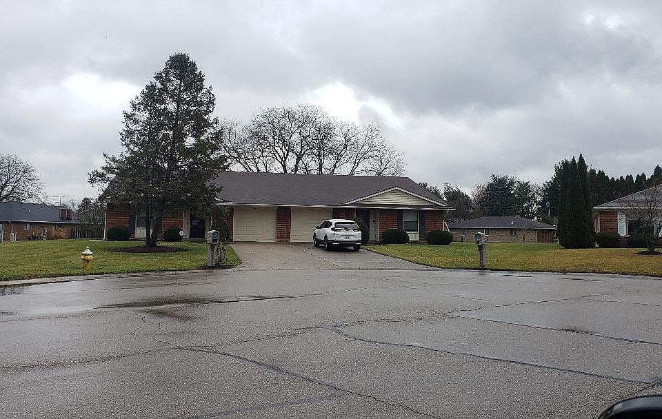 Front of house located in cul-de-sac
