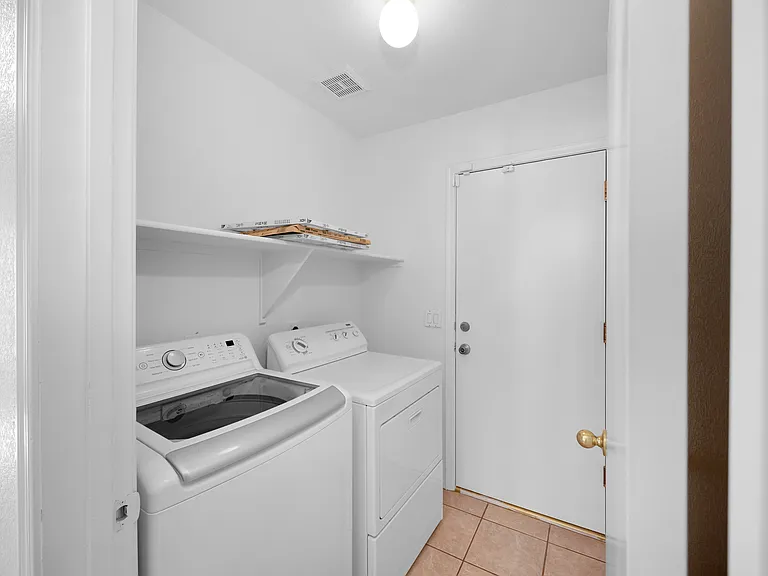 3309 E San Remo Ave — Photo 5