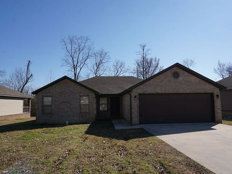 210 Lake Dr