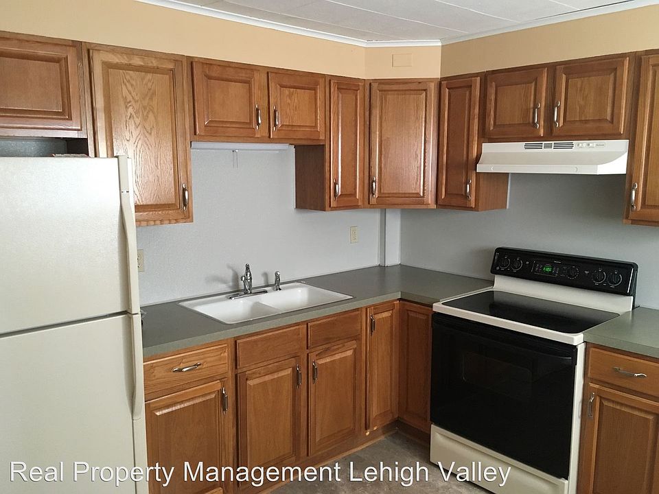 2nd image of 743 N Jordan St #1