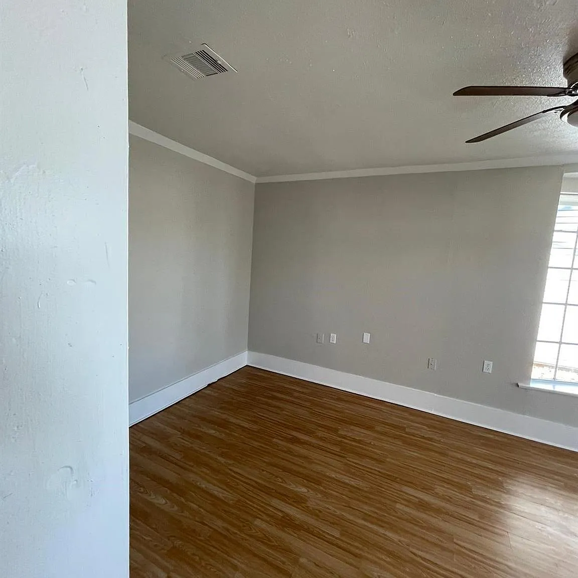 3 bed, 1.0 bath, 1350 sqft, $1,575 — Photo 3