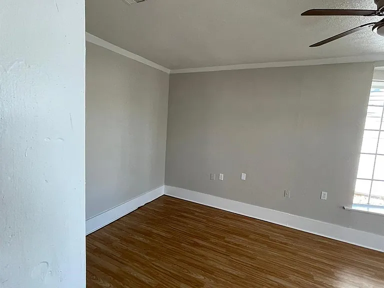 4918 Airport Blvd — Photo 3
