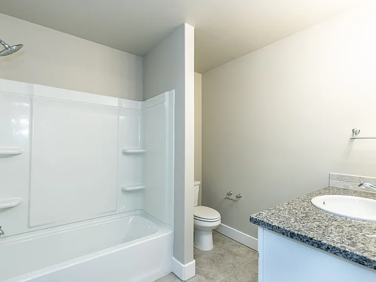 13605 Avenue R — Photo 9