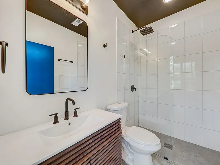 2327 Texas Ave — Photo 17
