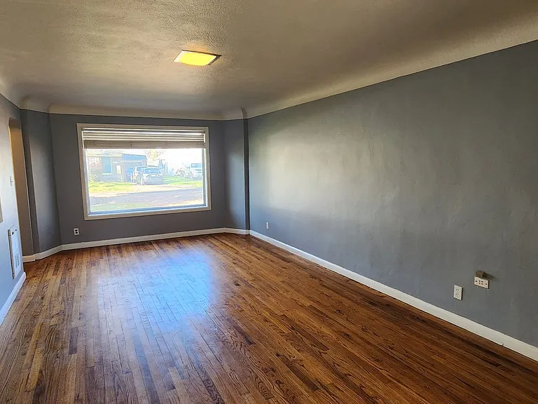 516 19th Ave — Photo 3