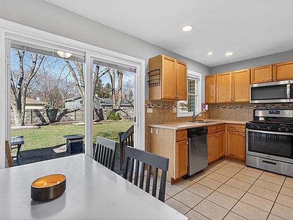 4th image of 14 Devonshire Cir