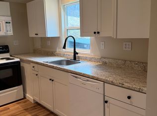 157 Pack Rd, Narrows, VA 24124