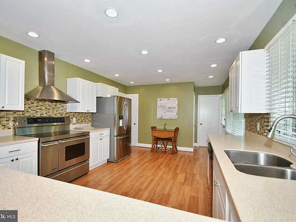 4th image of 17 Lake Dr