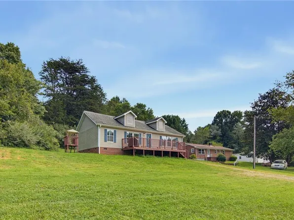 4889 Baux Mountain Rd, Winston Salem, NC 27105
