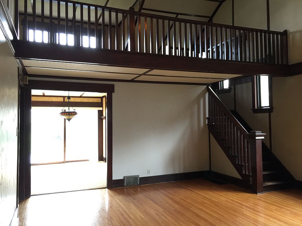 1st image of 210 S Broadway