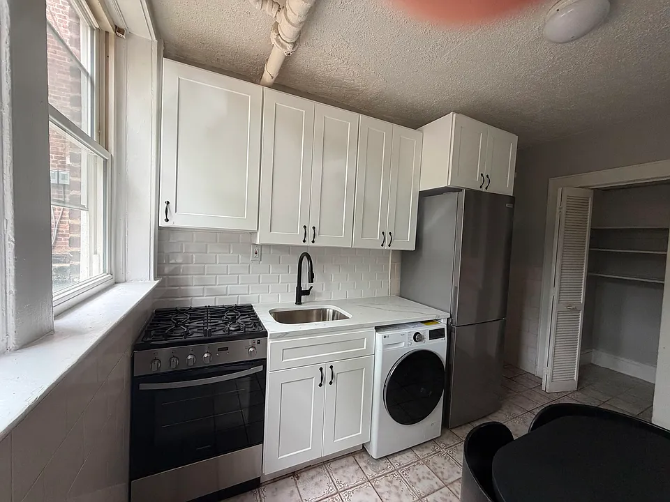 264 Davis Ave #2
