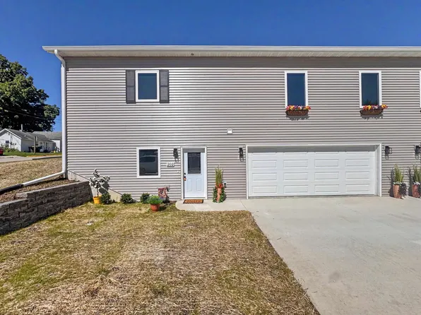 202 3rd St NE, Waukon, IA 52172