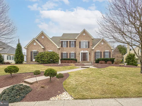 1213 Bridle Estates Dr, Yardley, PA 19067
