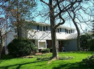 31 Daniel Dr, Glen Cove, NY 11542