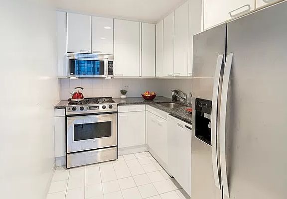 3rd image of 146 W 57th St APT 56E